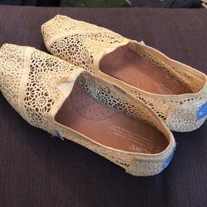 Toms Yellow Lace Shoes